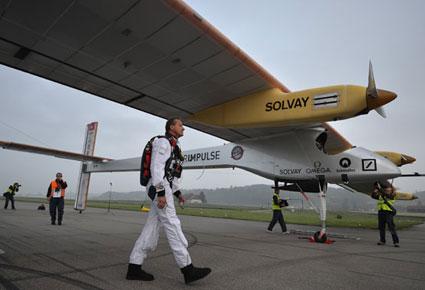 Solar Impulse طائرة تعمل بالطاقة الشمسية تكمل أول رحلة بين قارتين